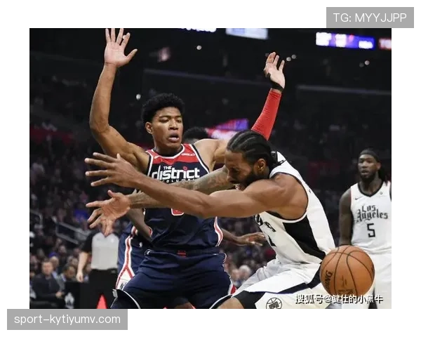 仲满穿得比老板还讲究，场下完全不像一个打球的！