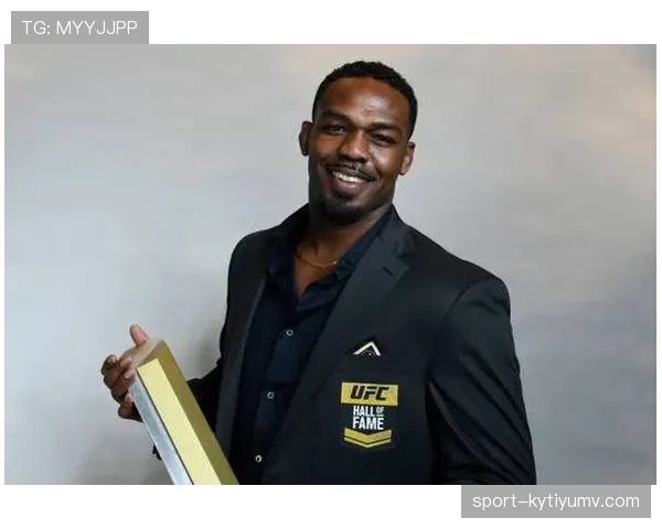 乔恩·琼斯朋友圈都没他空，光打比赛就能开大排量车一回了！